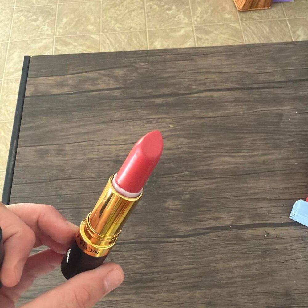 Revlon Lipstick "Pink Velvet" - Picture 4 of 4